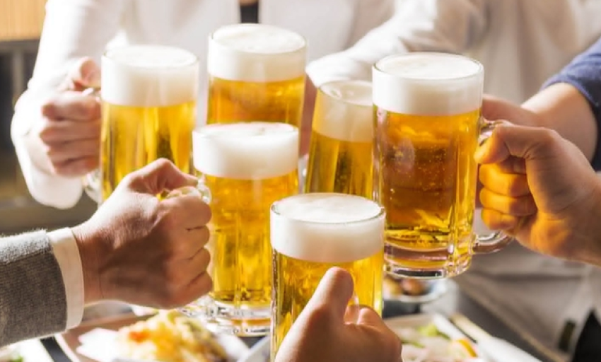 Giới trẻ Nhật Bản từ chối rượu bia, văn hóa 'giao tiếp qua bàn nhậu' sắp bị khai tử?