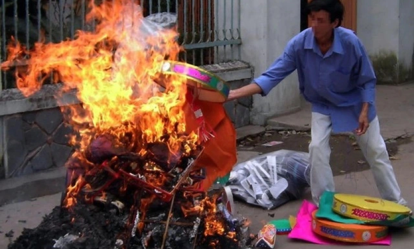 Không rải tiền, hạn chế đốt vàng mã trong lễ tang