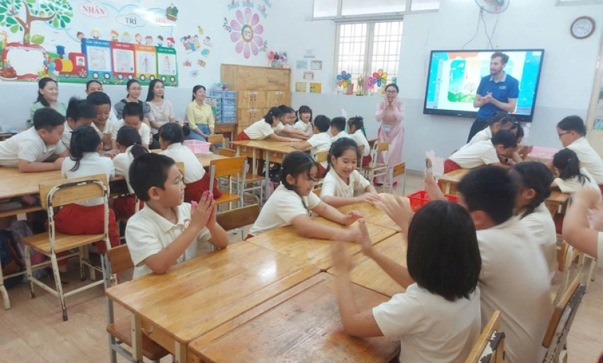 Kiên trì 20 năm để tiếng Anh thành ngôn ngữ thứ 2