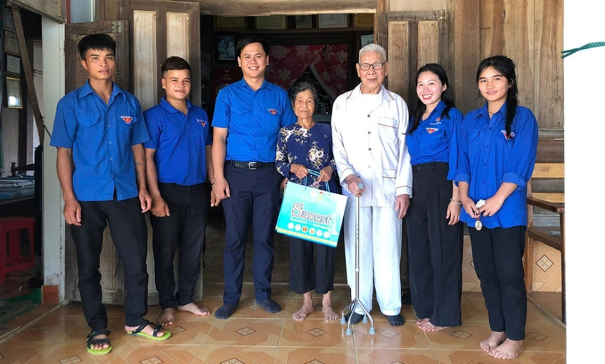 Những câu chuyện thời hoa lửa: Tình yêu hơn nửa thế kỷ từ khói lửa chiến tranh