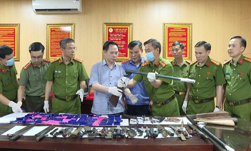 Thanh Hóa: Bắt 26 đối tượng, thu giữ gần 71 nghìn viên ma túy, 3 khẩu súng