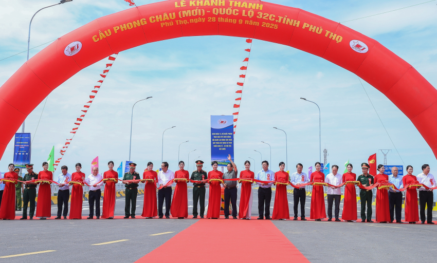 Thủ tướng: Khai thác cầu Phong Châu mới 'xứng đáng với mong mỏi và những giọt nước mắt của người dân'
