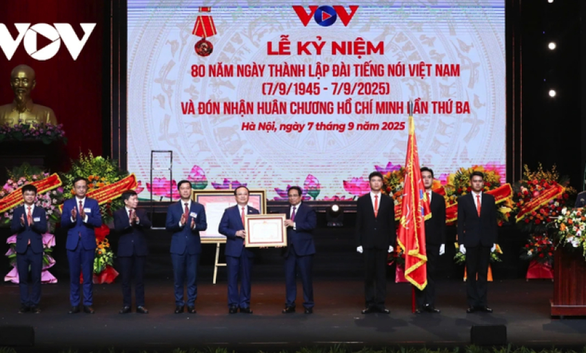 Thủ tướng trao tặng Huân chương Hồ Chí Minh cho Đài Tiếng nói Việt Nam