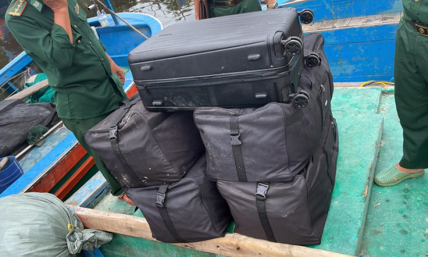 Thuyền trưởng vớt vali trên biển TP.HCM, bất ngờ phát hiện hơn 81kg cần sa