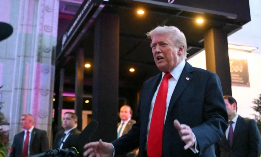 Tiếng reo hò ủng hộ và la ó phản đối vang lên ở Washington D.C khi ông Trump ghé thăm
