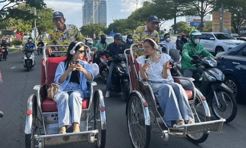 Xích lô Đà Nẵng trang bị công nghệ thuyết minh 15 thứ tiếng