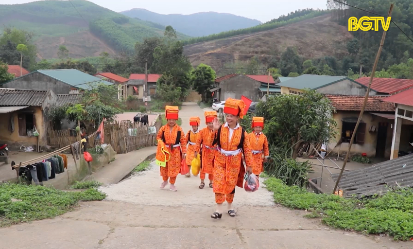 Bảo tồn văn hoá thêu tay của phụ nữ Dao Lô Gang