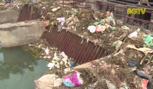 Ô nhiễm môi trường từ những rào chắn rác