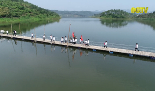 Niềm vui ngày tựu trường của học sinh vùng lòng hồ Cấm Sơn