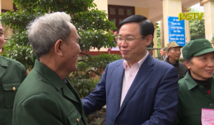Phó thủ tướng tặng quà Tết thương bệnh binh, người nghèo Bắc Giang