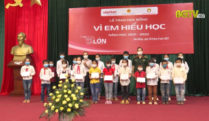 370 học sinh Bắc Giang được nhận học bổng "Vì em hiếu học"