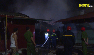Bắc Giang: Cháy lớn tại chợ Sàn, nhiều tài sản bị thiêu rụi