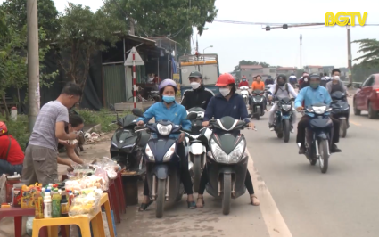 Bán hàng gây mất an toàn  giao thông trên đường tỉnh 292 