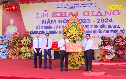 Bí thư Tỉnh ủy dự lễ khai giảng tại Yên Dũng