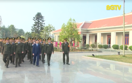 Bộ Công an báo công dâng Bác tại Khu lưu niệm sáu điều Bác Hồ dạy Công an nhân dân