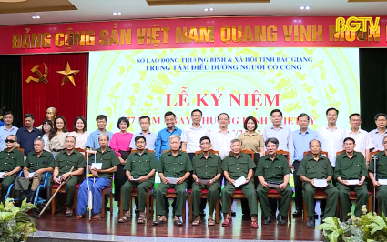 Bộ trưởng Bộ KH&CN thăm, tặng quà Trung tâm điều dưỡng người có công tỉnh