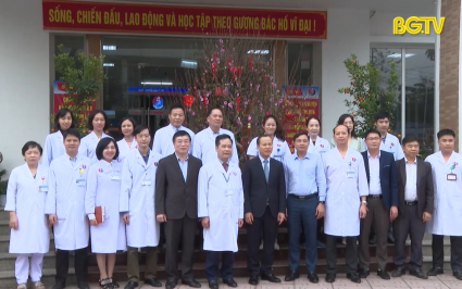 Các đồng chí thường trực UBND tỉnh thăm, chúc Tết các đơn vị