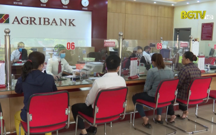Các ngân hàng đẩy mạnh chuyển đổi  thẻ ATM từ sang thẻ chip