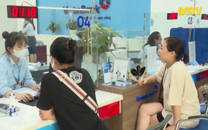 Các ngân hàng triển khai hỗ trợ khách hàng bị thiệt hại do bão lũ 