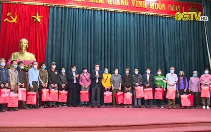 Chánh Văn phòng Trung ương Đảng thăm, tặng quà Tết tại tỉnh Bắc Giang
