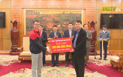 UBND tỉnh Bắc Giang tiếp nhận ủng hộ quà Tết 
