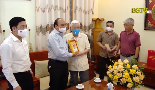 Chủ tịch nước thăm lão thành cách mạng Nguyễn Thanh Quất