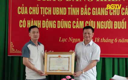 Chủ tịch UBND tỉnh khen thưởng tấm gương dũng cảm cứu người đuối nước