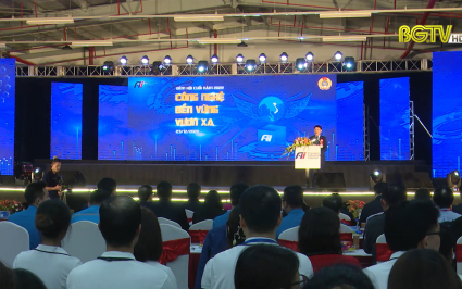 Chủ tịch UBND tỉnh dự đêm hội cuối năm tại Foxconn Fii