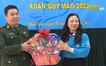 Chương trình "Xuân đoàn kết - Tết biên cương xuân Quý Mão" 