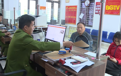 Công an xã giải quyết thêm nhiều thủ tục hành chính