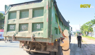 CSGT Lục Nam tăng cường kiểm soát tải trọng phương tiện dịp cuối năm