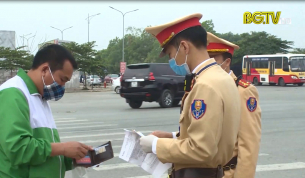 CSGT Việt Yên: Tăng cường kiểm tra xe khách góp phần phòng, chống Covid -19