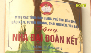 Cụm thi đua MTTQ 7 tỉnh miền núi phía Bắc trao nhà Đại đoàn kết