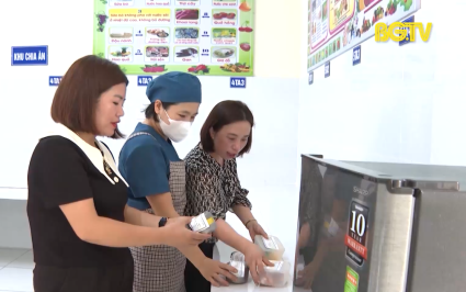 Đảm bảo bữa ăn bán trú đủ chất, an toàn cho học sinh  
