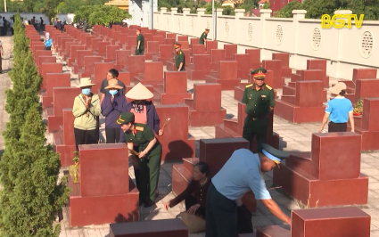 Dâng hương tri ân các Anh hùng liệt sĩ 