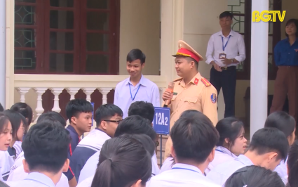 Đẩy mạnh tuyên truyền an toàn giao thông trong trường học 
