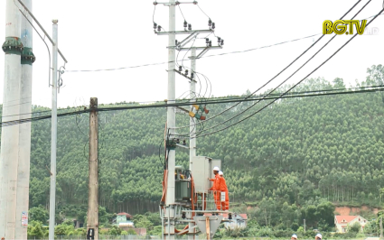 Điện với SX&ĐS: An toàn vận hành lưới điện mùa mưa bão