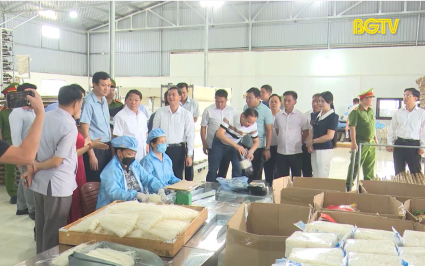 Đoàn công tác của tỉnh Xay - Sổm - Bun làm việc tại Lục Ngạn 