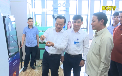Đoàn công tác tỉnh Xay Sổm Bun thăm một số đơn vị, doanh nghiệp