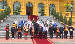 Đoàn Đại biểu các dân tộc tỉnh báo công với Chủ tịch nước