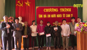 Đoàn ĐBQH tỉnh tặng quà Tết cho hộ nghèo huyện Lục Nam
