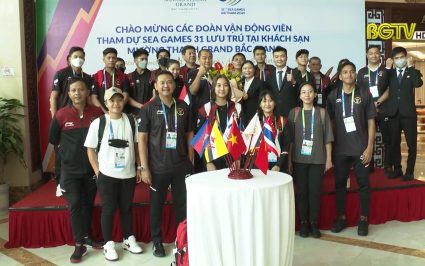 Đội tuyển cầu lông Lào và Indonesia đã đến Bắc Giang