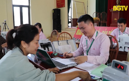 Đồng hành cùng người dân khắc phục hậu quả sau cơn bão