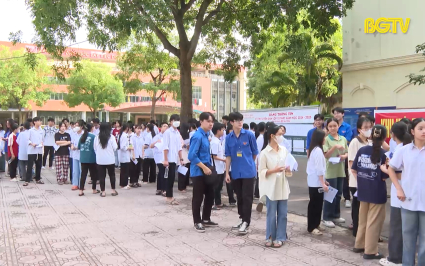 Gần 1,3 nghìn thí sinh thi vào trường THPT Chuyên Bắc Giang