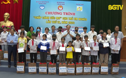 Gần 1.700 lượt trẻ em khó khăn nhận học bổng “Chắp cánh ước mơ” 
