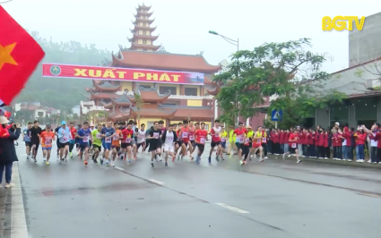 Giải Việt dã leo núi “Chinh phục đỉnh Non Vua huyền thoại” lần thứ V