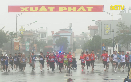 Sôi nổi Giải Việt dã chinh phục đỉnh Non Vua 