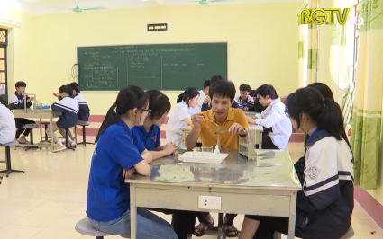 Gương thầy giáo tận tâm vì sự nghiệp trồng người