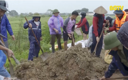 Hiệp Hòa triển khai biện pháp cấp bách xử lý mạch đùn, sạt trượt bảo vệ chân đê Tả cầu