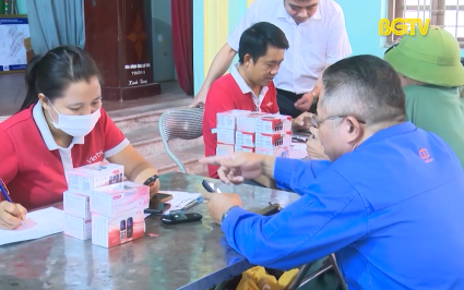 Hỗ trợ người dân chuyển sang dùng điện thoại di động 4G trước khi tắt sóng 2G
